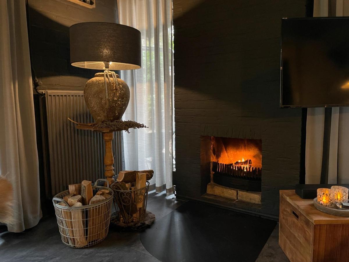 Lodge In Een Bosrijke Omgeving Met Hottub & Sauna Opt Rheezerveen Zewnętrze zdjęcie